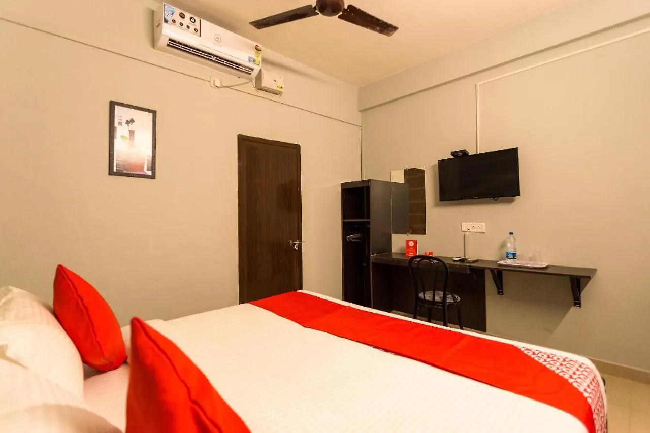 Oyo 15598 Cochin Airport Hotel Nedumbassery 3*,  India
